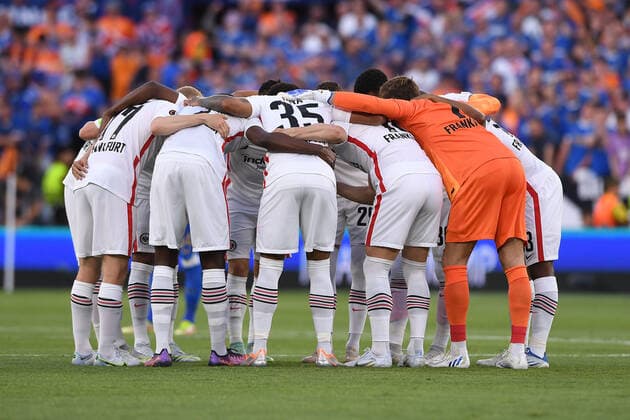 Fußball Europa League Finale Eintracht Frankfurt - Glasgow Rangers am 18.05.2022 im Estadio Ramon Sanchez-Pizjuan in Sevilla Spielerkreis Team Eintracht Frankfurt schwört sich vor dem Spiel ein