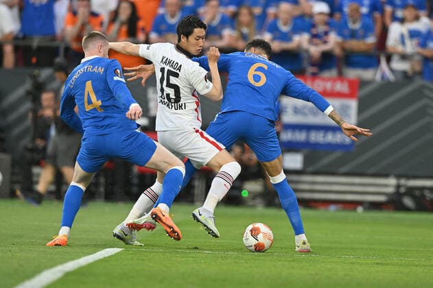 18.05.2022, xfux, Fussball UEFA Europa League Finale 2022, Eintracht Frankfurt - Glasgow Rangers, emonline, emspor, v.l. John Lundstram (Glasgow Rangers) Daichi Kamada (Eintracht Frankfurt) Connor Goldson (Glasgow Rangers) Zweikampf, Aktion, action, battle for the ball (DFL DFB REGULATIONS PROHIBIT ANY USE OF PHOTOGRAPHS as IMAGE SEQUENCES and or QUASI-VIDEO) Sevilla