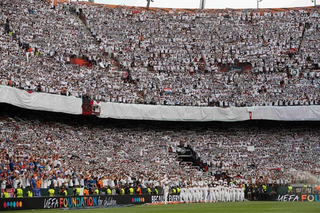 Eintracht Frankfurt v Rangers UEFA Europa League The Eintracht Frankfurt fans before the UEFA Europa League Final between Eintracht Frankfurt and Rangers at Ramon Sanchez Pizjuan Stadium, Seville Content Not Available For UK Newspapers Copyright: xPaulxChestertonx FIL-16924-0031 UK Newspapers OUT