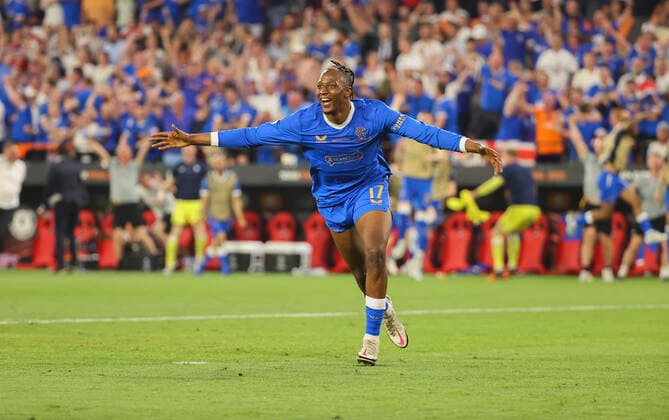 18.05.2022, Fussball UEFA Europa League Finale in Sevilla, Eintracht Frankfurt - Glasgow Rangers FC, emonline, emspor, v.l., Torjubel zum 0:1 durch Joa Aribo (Glasgow Rangers FC), Goal celebration, celebrate the goal DFL DFB REGULATIONS PROHIBIT ANY USE OF PHOTOGRAPHS AS IMAGE SEQUENCES AND OR QUASI-VIDEO. xdcx Copyright: HMBxMedia