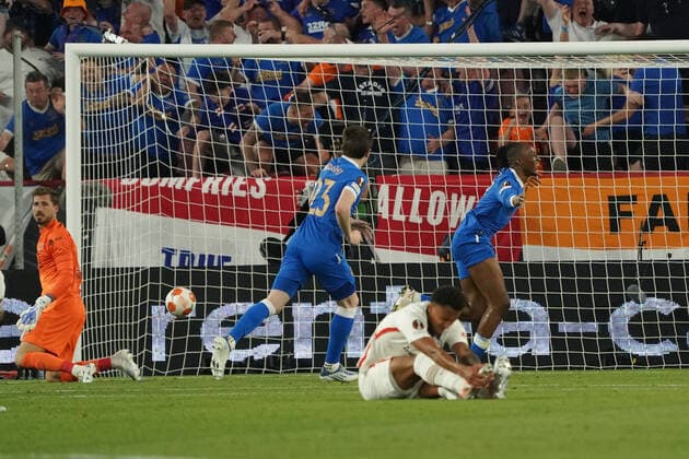celebrate the goal, Torjubel zum 0:1 Joe Aribo (Glasgow Rangers), - Sevilla 18.05.2022: Eintracht Frankfurt vs. Glasgow Rangers, UEFA Europa League Finale, Ramon Sanchez Pizjuan Stadion Sevilla