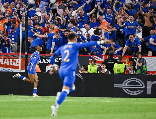 18.05.2022, xpsx, Fussball UEFA Europa League Finale 2022, Eintracht Frankfurt - Glasgow Rangers v.l. celebrate the goal, Torjubel zum 0:1 Torschütze Joe Aribo (Glasgow Rangers) (DFL DFB REGULATIONS PROHIBIT ANY USE OF PHOTOGRAPHS as IMAGE SEQUENCES and or QUASI-VIDEO) emspor Sevilla