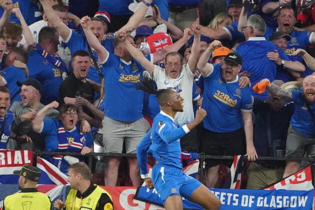 celebrate the goal, Torjubel zum 0:1 Joe Aribo (Glasgow Rangers), - Sevilla 18.05.2022: Eintracht Frankfurt vs. Glasgow Rangers, UEFA Europa League Finale, Ramon Sanchez Pizjuan Stadion Sevilla
