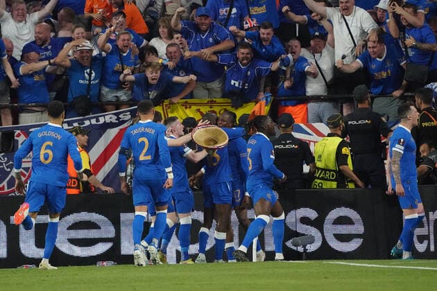 celebrate the goal, Torjubel zum 0:1 Joe Aribo (Glasgow Rangers), - Sevilla 18.05.2022: Eintracht Frankfurt vs. Glasgow Rangers, UEFA Europa League Finale, Ramon Sanchez Pizjuan Stadion Sevilla
