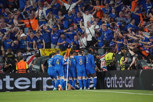 celebrate the goal, Torjubel zum 0:1 Joe Aribo (Glasgow Rangers), - Sevilla 18.05.2022: Eintracht Frankfurt vs. Glasgow Rangers, UEFA Europa League Finale, Ramon Sanchez Pizjuan Stadion Sevilla