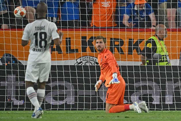 18.05.2022, xjhx, Fussball UEFA Europa League Finale 2022, Eintracht Frankfurt - Glasgow Rangers emspor, v.l. Joe Aribo (Glasgow Rangers) erzielt das Tor zum scores the Goal 0:1 Almamy Toure (Eintracht Frankfurt) Kevin Trapp (Eintracht Frankfurt) (DFL DFB REGULATIONS PROHIBIT ANY USE OF PHOTOGRAPHS as IMAGE SEQUENCES and or QUASI-VIDEO) Sevilla