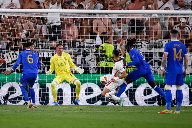 Eintracht Frankfurt v Rangers UEFA Europa League Rafael Santos Borre of Eintracht Frankfurt scores his sides 1st goal during the UEFA Europa League Final between Eintracht Frankfurt and Rangers at Ramon Sanchez Pizjuan Stadium, Seville Content Not Available For UK Newspapers Copyright: xPaulxChestertonx FIL-16924-0101 UK Newspapers OUT