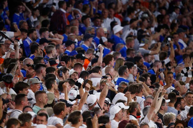 Eintracht Frankfurt v Rangers UEFA Europa League The Eintracht Frankfurt fans celebrate their side?s 1st goal during the UEFA Europa League Final between Eintracht Frankfurt and Rangers at Ramon Sanchez Pizjuan Stadium, Seville Content Not Available For UK Newspapers Copyright: xPaulxChestertonx FIL-16924-0118 UK Newspapers OUT
