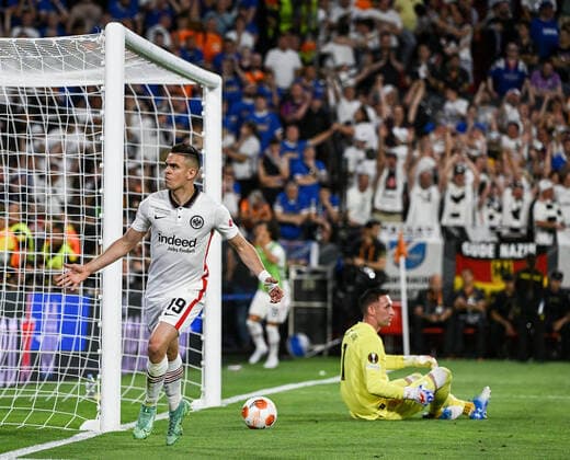 18.05.2022, xpsx, Fussball UEFA Europa League Finale 2022, Eintracht Frankfurt - Glasgow Rangers v.l. celebrate the goal, Torjubel zum 1:1Torschütze Rafael Borre (Eintracht Frankfurt) (DFL DFB REGULATIONS PROHIBIT ANY USE OF PHOTOGRAPHS as IMAGE SEQUENCES and or QUASI-VIDEO) emspor Sevilla