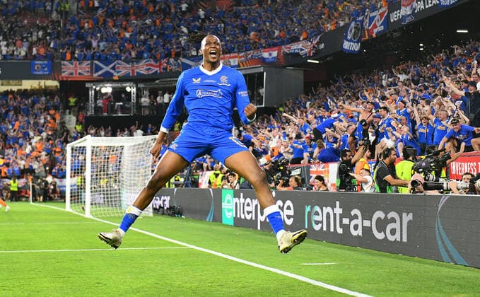 18.05.2022, xfux, Fussball UEFA Europa League Finale 2022, Eintracht Frankfurt - Glasgow Rangers, emonline, emspor, v.l. Torjubel nach dem Tor zum celebrating the goal celebrate 0:1 durch Joe Aribo (Glasgow Rangers) (DFL DFB REGULATIONS PROHIBIT ANY USE OF PHOTOGRAPHS as IMAGE SEQUENCES and or QUASI-VIDEO) Sevilla