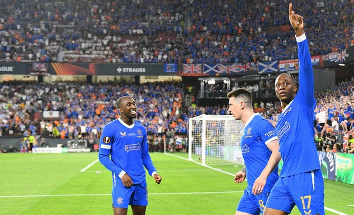 18.05.2022, xfux, Fussball UEFA Europa League Finale 2022, Eintracht Frankfurt - Glasgow Rangers, emonline, emspor, v.l. Torjubel nach dem Tor zum celebrating the goal celebrate 0:1 durch Joe Aribo (Glasgow Rangers) (DFL DFB REGULATIONS PROHIBIT ANY USE OF PHOTOGRAPHS as IMAGE SEQUENCES and or QUASI-VIDEO) Sevilla