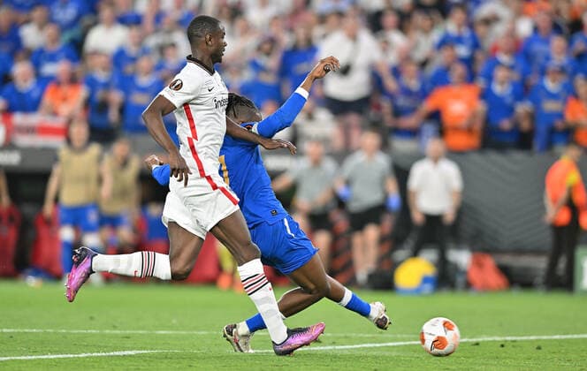 18.05.2022, xfux, Fussball UEFA Europa League Finale 2022, Eintracht Frankfurt - Glasgow Rangers, emonline, emspor, v.l. Joe Aribo (Glasgow Rangers) erzielt das Tor zum scores the Goal 0:1 (DFL DFB REGULATIONS PROHIBIT ANY USE OF PHOTOGRAPHS as IMAGE SEQUENCES and or QUASI-VIDEO) Sevilla