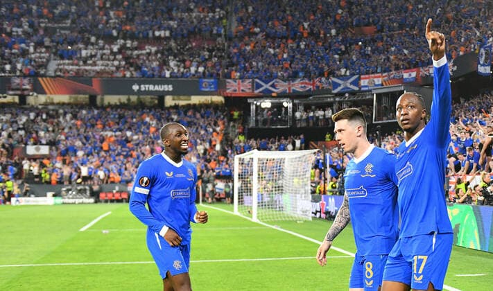 18.05.2022, xfux, Fussball UEFA Europa League Finale 2022, Eintracht Frankfurt - Glasgow Rangers, emonline, emspor, v.l. Torjubel nach dem Tor zum celebrating the goal celebrate 0:1 durch Joe Aribo (Glasgow Rangers) (DFL DFB REGULATIONS PROHIBIT ANY USE OF PHOTOGRAPHS as IMAGE SEQUENCES and or QUASI-VIDEO) Sevilla