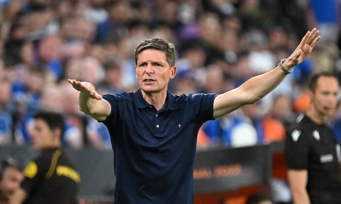 18.05.2022, xjhx, Fussball UEFA Europa League Finale 2022, Eintracht Frankfurt - Glasgow Rangers emspor, v.l. Trainer Oliver Glasner (Eintracht Frankfurt) zautz gestikuliert gibt Anweisungen (DFL DFB REGULATIONS PROHIBIT ANY USE OF PHOTOGRAPHS as IMAGE SEQUENCES and or QUASI-VIDEO) Sevilla
