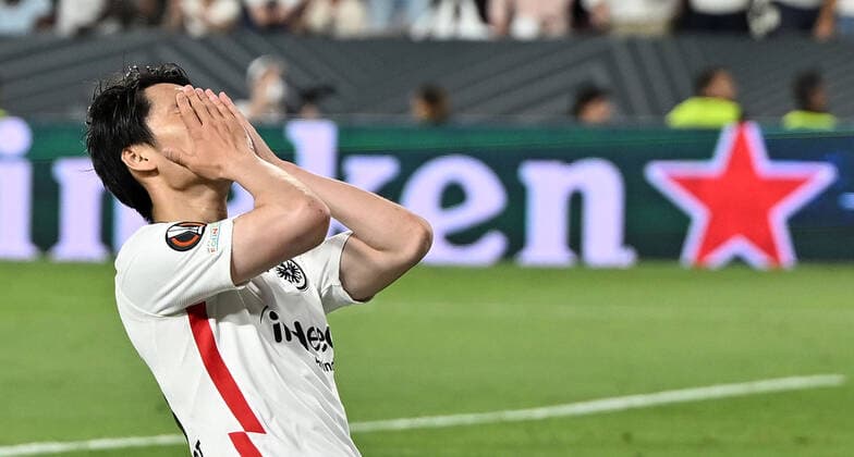 18.05.2022, xjhx, Fussball UEFA Europa League Finale 2022, Eintracht Frankfurt - Glasgow Rangers emspor, v.l. Daichi Kamada (Eintracht Frankfurt) enttaeuscht traurig frustriert dissapointed (DFL DFB REGULATIONS PROHIBIT ANY USE OF PHOTOGRAPHS as IMAGE SEQUENCES and or QUASI-VIDEO) Sevilla