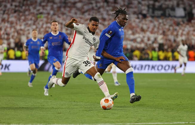 18.05.2022, Fussball UEFA Europa League Finale in Sevilla, Eintracht Frankfurt - Glasgow Rangers FC, emonline, emspor, v.l., Ansgar Knauff (Eintracht Frankfurt), Calvin Bassey (Glasgow Rangers FC) DFL DFB REGULATIONS PROHIBIT ANY USE OF PHOTOGRAPHS AS IMAGE SEQUENCES AND OR QUASI-VIDEO. xdcx Copyright: HMBxMedia