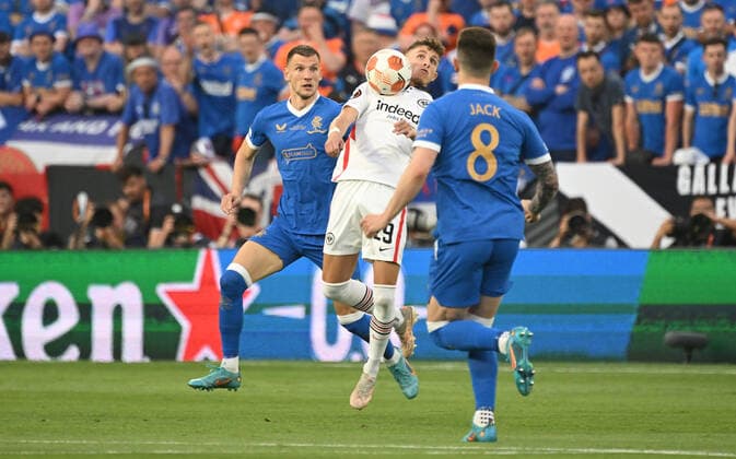 18.05.2022, xjhx, Fussball UEFA Europa League Finale 2022, Eintracht Frankfurt - Glasgow Rangers emspor, v.l. Borna Barisic (Glasgow Rangers) Jesper Lindström Lindstroem (Eintracht Frankfurt) Ryan Jack (Glasgow Rangers) Zweikampf, Aktion, action, battle for the ball (DFL DFB REGULATIONS PROHIBIT ANY USE OF PHOTOGRAPHS as IMAGE SEQUENCES and or QUASI-VIDEO) Sevilla