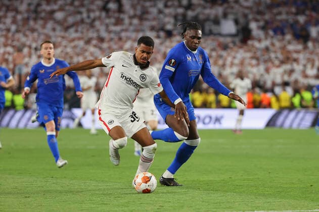 18.05.2022, Fussball UEFA Europa League Finale in Sevilla, Eintracht Frankfurt - Glasgow Rangers FC, emonline, emspor, v.l., Ansgar Knauff (Eintracht Frankfurt), Calvin Bassey (Glasgow Rangers FC) DFL DFB REGULATIONS PROHIBIT ANY USE OF PHOTOGRAPHS AS IMAGE SEQUENCES AND OR QUASI-VIDEO. xdcx Copyright: HMBxMedia