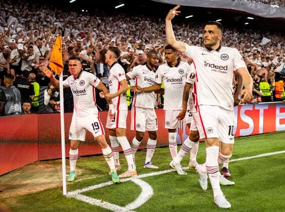 Torjubel: Rafael Borre (FRA) Jesper Lindström (FRA) Filip Kostic (FRA) Eintracht Frankfurt - Glasgow Rangers 18.05.2022, Fussball; Saison 2021 22 Foto: Moritz Müller