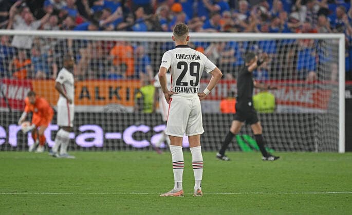 18.05.2022, xjhx, Fussball UEFA Europa League Finale 2022, Eintracht Frankfurt - Glasgow Rangers emspor, v.l. Jesper Lindström Lindstroem (Eintracht Frankfurt) enttaeuscht traurig frustriert dissapointed nach dem Tor zum 0:1 durch Joe Aribo (Glasgow Rangers) (DFL DFB REGULATIONS PROHIBIT ANY USE OF PHOTOGRAPHS as IMAGE SEQUENCES and or QUASI-VIDEO) Sevilla