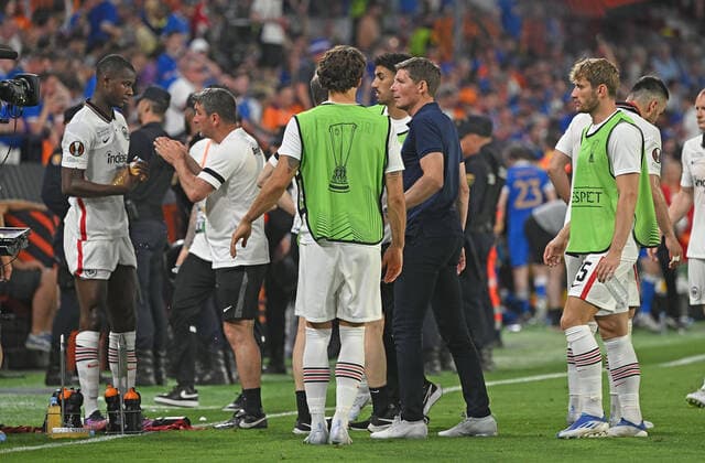 18.05.2022, xjhx, Fussball UEFA Europa League Finale 2022, Eintracht Frankfurt - Glasgow Rangers emspor, v.l. Trainer Oliver Glasner (Eintracht Frankfurt) zautz Ansprache vor der Verlaengerung (DFL DFB REGULATIONS PROHIBIT ANY USE OF PHOTOGRAPHS as IMAGE SEQUENCES and or QUASI-VIDEO) Sevilla