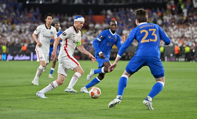 18.05.2022, xfux, Fussball UEFA Europa League Finale 2022, Eintracht Frankfurt - Glasgow Rangers, emonline, emspor, v.l. Sebastian Rode (Eintracht Frankfurt) Scott Wright (Glasgow Rangers) (DFL DFB REGULATIONS PROHIBIT ANY USE OF PHOTOGRAPHS as IMAGE SEQUENCES and or QUASI-VIDEO) Sevilla