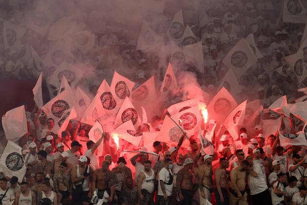 May 18, 2022, Seville, Spain: Seville, Spain, Estadio Ramon Sanchez-Pizjuan, May 18, 2022, Eintracht Frankfurt fans light a torch during UEFA Europa League 2022 Final - Eintracht vs Rangers - football Europa League match. football Europa League match - UEFA Europa League 2022 Final - Eintracht vs Rangers, Seville, Spain - ZUMAl164 20220518_zsa_l164_104 Copyright: xFrancescoxScaccianocex