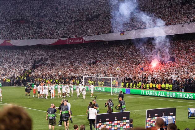 18.05.2022, Fussball Europa League 2021 2022, Finale, Eintracht Frankfurt - Glasgow Rangers, in Sevilla (Spanien). Frankfurt gewinnt den Europa-Pokal 2022. Die Mannschaft geht zu den Fans in die Kurve.