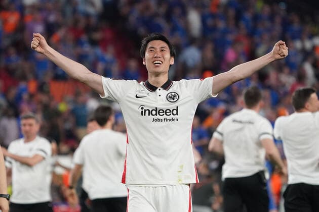 Daichi Kamada (Eintracht Frankfurt) beim Siegesjubel nach dem Gewinn der UEFA Europa League - Sevilla 18.05.2022: Eintracht Frankfurt vs. Glasgow Rangers, UEFA Europa League Finale, Ramon Sanchez Pizjuan Stadion Sevilla