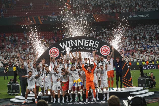 Siegesjubel Eintracht Frankfurt nach dem Gewinn der UEFA Europa League - Sevilla 18.05.2022: Eintracht Frankfurt vs. Glasgow Rangers, UEFA Europa League Finale, Ramon Sanchez Pizjuan Stadion Sevilla