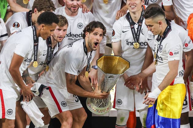 May 18, 2022, Seville, Seville, Spain: GonoÂßalo Paciencia of Eintracht celebrate with the trophy after during the Final Europa League match between Rangers FC and Eintrach Frankfurt at Ramon Sanchez Pizjuan on May 18, 2022 in Seville, Spain. Seville Spain - ZUMAd159 0159302676st Copyright: xJosexLuisxContrerasx