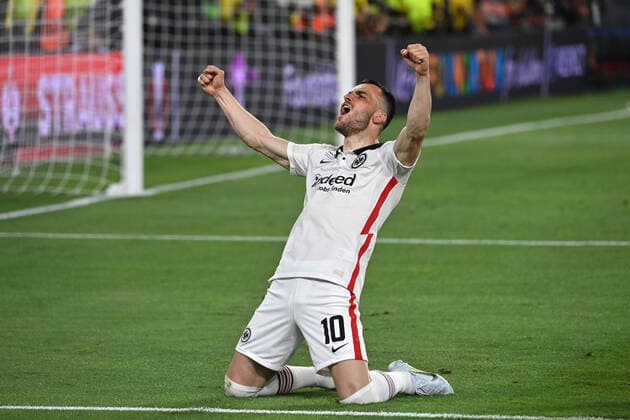 Schlussjubel Filip KOSTIC (Eintracht Frankfurt), Jubel,Freude,Begeisterung, Aktion,Einzelaktion,Einzelbild, Freisteller,Ganzkoerperaufnahme,ganze Figur Fussball Europa League, Finale Eintracht Frankfurt - Glasgow Rangers 5-4 i.E am 18.05.2022 in Sevilla Estadio Ramon Sanchez-Pizjuan