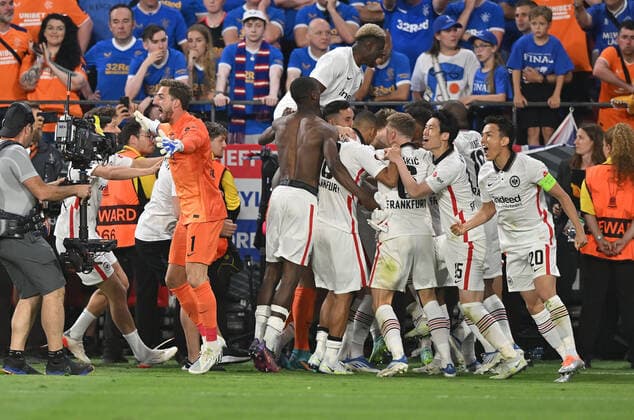 18.05.2022, xfux, Fussball UEFA Europa League Finale 2022, Eintracht Frankfurt - Glasgow Rangers, emonline, emspor, v.l. Jubel Freude über den Sieg der Europa League bei Eintracht Frankfurt (DFL DFB REGULATIONS PROHIBIT ANY USE OF PHOTOGRAPHS as IMAGE SEQUENCES and or QUASI-VIDEO) Sevilla
