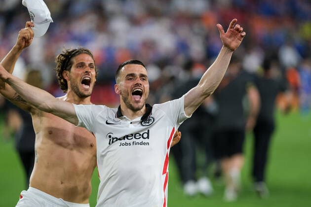 Filip Kostic (Eintracht Frankfurt, 10) und Goncalo Paciencia (Eintracht Frankfurt, 39) nach dem Sieg, Jubel Freude Emotionen happy gluecklich freudig, Eintracht Frankfurt vs. Glasgow Rangers, Fussball, Europa League, Finale, Saison 2021 2022, 18.05.2022, Eintracht Frankfurt vs. Glasgow Rangers, Fussball, Europa League, Finale, Saison 2021 2022, 18.05.2022 Sevilla Copyright: xEibner-Pressefotox EP_MBL