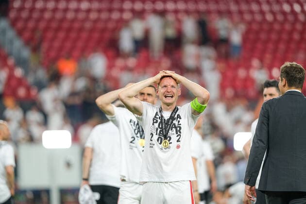 Sebastian Rode (Eintracht Frankfurt, 17) nach dem Sieg, Eintracht Frankfurt vs. Glasgow Rangers, Fussball, Europa League, Finale, Saison 2021 2022, 18.05.2022, Eintracht Frankfurt vs. Glasgow Rangers, Fussball, Europa League, Finale, Saison 2021 2022, 18.05.2022 Sevilla Copyright: xEibner-Pressefotox EP_MBL