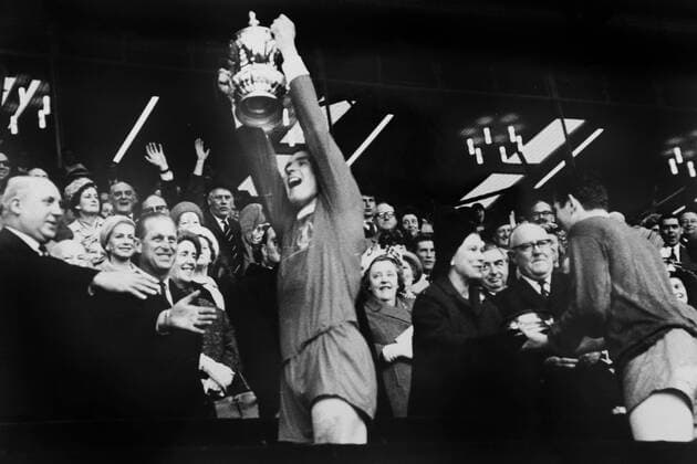 Ron Yeats lifts the FA Cup for Liverpool after their 2-1 victory over Leeds United at Wembley Stadium. , Ron Yeats Wembley Stadium, London, UK, VM SPO Liverpool win FA Cup 1965.jpg, Ron Yeats, Liverpool, FA Cup, Wembley Stadium, London, football, soccer, trophy, victory Copyright: xVarleyxMedia x