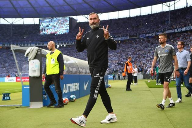 Sport Themen der Woche KW20 Sport Bilder des Tages 19.05.2022, xtgx, Fussball Relegation 1. Bundesliga, Hertha BSC Berlin - Hamburger SV emspor, v.l. Tim Walter (HSV, Trainer) (DFL DFB REGULATIONS PROHIBIT ANY USE OF PHOTOGRAPHS as IMAGE SEQUENCES and or QUASI-VIDEO) Berlin *** 19 05 2022, xtgx, football relegation 1 Bundesliga, Hertha BSC Berlin Hamburger SV emspor, v l Tim Walter HSV, coach DFL DFB REGULATIONS PROHIBIT ANY USE OF PHOTOGRAPHS as IMAGE SEQUENCES and or QUASI VIDEO Berlin