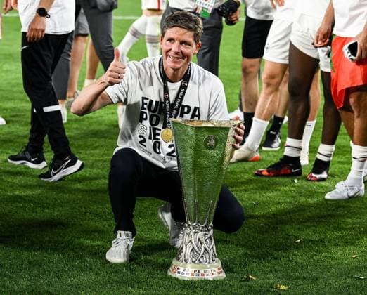 18.05.2022, xpsx, Fussball UEFA Europa League Finale 2022, Eintracht Frankfurt - Glasgow Rangers v.l. Jubel Winner Pokalsieger Cup Sieger Trainer Oliver Glasner (Eintracht Frankfurt) (DFL DFB REGULATIONS PROHIBIT ANY USE OF PHOTOGRAPHS as IMAGE SEQUENCES and or QUASI-VIDEO) emspor Sevilla