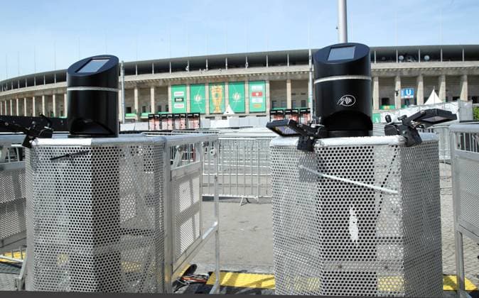 elektonische Ticketkontrolle am Eingang Absperrgitter Einlasskontrolle Austragungsort DFB Pokalfinale Olympiastadion Berlin Sportstätte Fußball Fussball DFB Pokal Finale Saison 2021 2022 20.05.2022 SC Freiburg SCF vs. RasenBall Sport Leipzig RBL