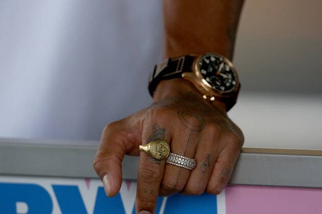 F1 Pirelli Grand Prix von Spanien 2022 20.05.2022, Circuit de Catalunya, Barcelona, F1 Pirelli Grand Prix von Spanien 2022 , im Bild Lewis Hamilton (GBR), Mercedes-AMG Petronas Formula One Team mit Ringen an den Fingern.
