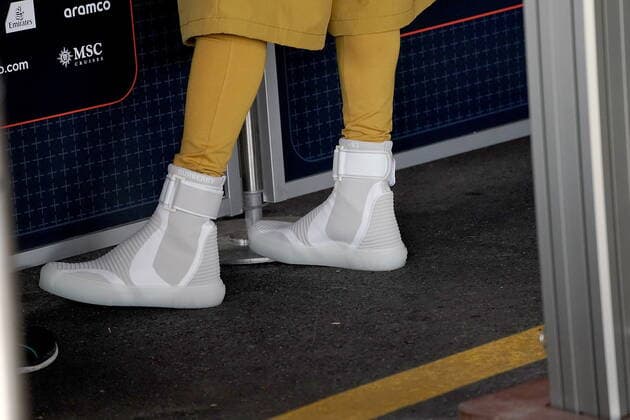 F1 Pirelli Grand Prix von Spanien 2022 20.05.2022, Circuit de Catalunya, Barcelona, F1 Pirelli Grand Prix von Spanien 2022 , im Bild Lewis Hamilton (GBR), Mercedes-AMG Petronas Formula One Team mit futuristischen Schuhen.