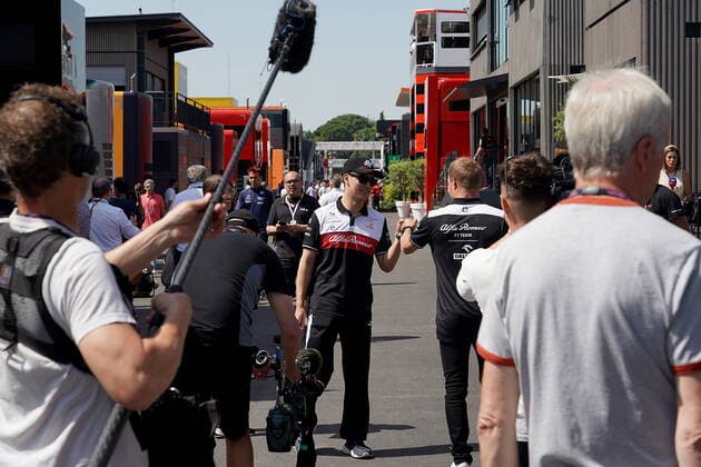 F1 Pirelli Grand Prix von Spanien 2022 20.05.2022, Circuit de Catalunya, Barcelona, F1 Pirelli Grand Prix von Spanien 2022 , im Bild Guanyu Zhou (CHN), Alfa Romeo Racing ORLEN, Valtteri Bottas (FIN), Alfa Romeo F1 Team ORLEN