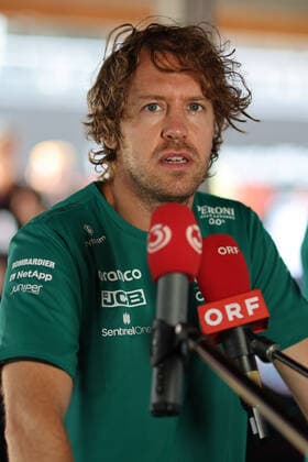 5 Sebastian Vettel (DEU, Aston Martin Aramco Cognizant F1 Team), F1 Grand Prix of Spain at Circuit de Barcelona-Catalunya on May 20, 2022 in Barcelona, Spain. (Photo by HOCH ZWEI Italy Photo Press) (Verwendung nur in Deutschland - GERMANY ONLY) *** 5 Sebastian Vettel DEU, Aston Martin Aramco Cognizant F1 Team , F1 Grand Prix of Spain at Circuit de Barcelona Catalunya on May 20, 2022 in Barcelona, Spain Photo by HOCH ZWEI Italy Photo Press Use in Germany GERMANY ONLY 