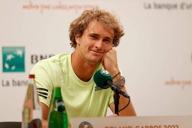 Sport Themen der Woche KW20 Sport Bilder des Tages 20.05.2022, Tennis, French Open 2022 Roland-Garros, FRA, Paris, Roland Garros, Pressekonferenz Bild: v. li. Alexander Zverev (DEU) *** 20 05 2022, tennis, French Open 2022 Roland Garros, FRA, Paris, Roland Garros, press conference picture v li Alexander Zverev DEU Copyright: HMBxMedia AntonioxBorga