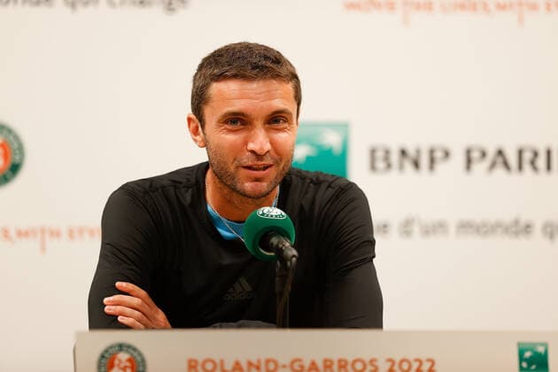 20.05.2022, Tennis, French Open 2022 Roland-Garros, FRA, Paris, Roland Garros, Pressekonferenz Bild: v. li. Gilles Simon (FRA) Copyright: HMBxMedia AntonioxBorga