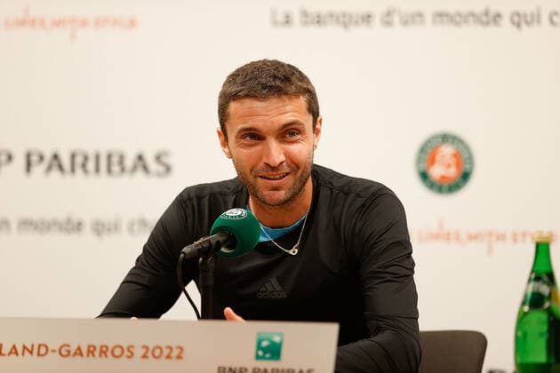 20.05.2022, Tennis, French Open 2022 Roland-Garros, FRA, Paris, Roland Garros, Pressekonferenz Bild: v. li. Gilles Simon (FRA) Copyright: HMBxMedia AntonioxBorga