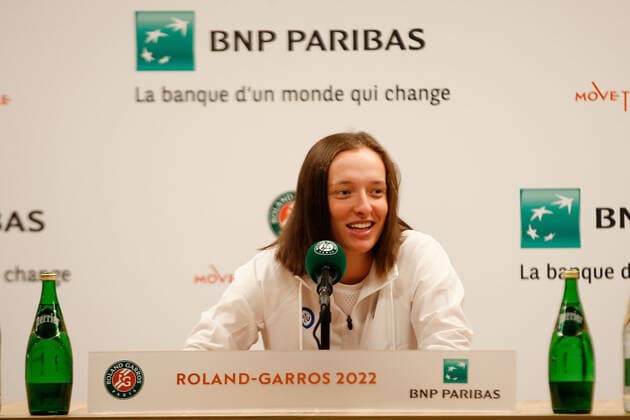 20.05.2022, Tennis, French Open 2022 Roland-Garros, FRA, Paris, Roland Garros, Pressekonferenz Bild: v. li. Iga Natalia Swiatek (POL) Copyright: HMBxMedia AntonioxBorga