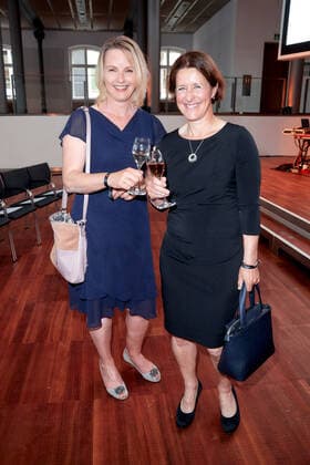 Hilde Gerg und Uschi Disl bei der Verleihung der Goldenen Sportpyramide in der Telekom Hauptstadtrepräsentanz in Berlin. Copyright: Eventpress Golejewski 20.05.2022