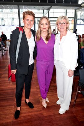 Doris Fitschen, Regina Halmich und Silvia Neid bei der Verleihung der Goldenen Sportpyramide in der Telekom Hauptstadtrepräsentanz in Berlin. Copyright: Eventpress Golejewski 20.05.2022