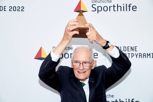 Sport Bilder des Tages Preisträger Hans Wilhelm Gäb bei der Verleihung der Goldenen Sportpyramide in der Telekom Hauptstadtrepräsentanz in Berlin. Copyright: Eventpress Golejewski 20.05.2022